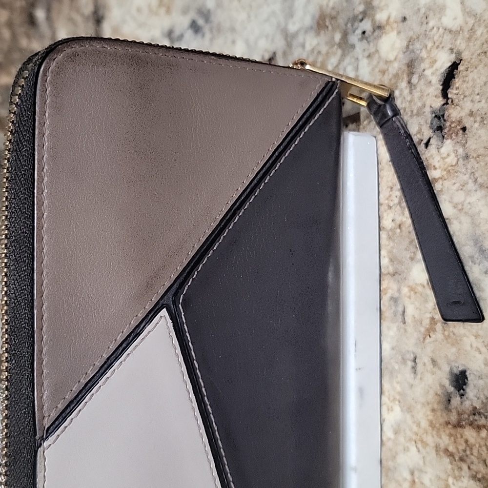 Loewe EUC Puzzle Anagram Leather Long Wallet Round Zip Unisex Authentic - Picture 6 of 15